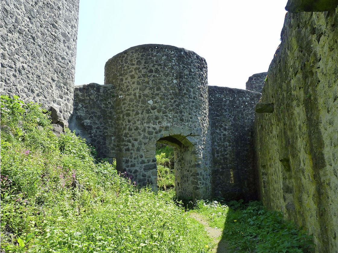 Die Weidelsburg bei Naumburg (Foto: Karl-Franz Thiede)